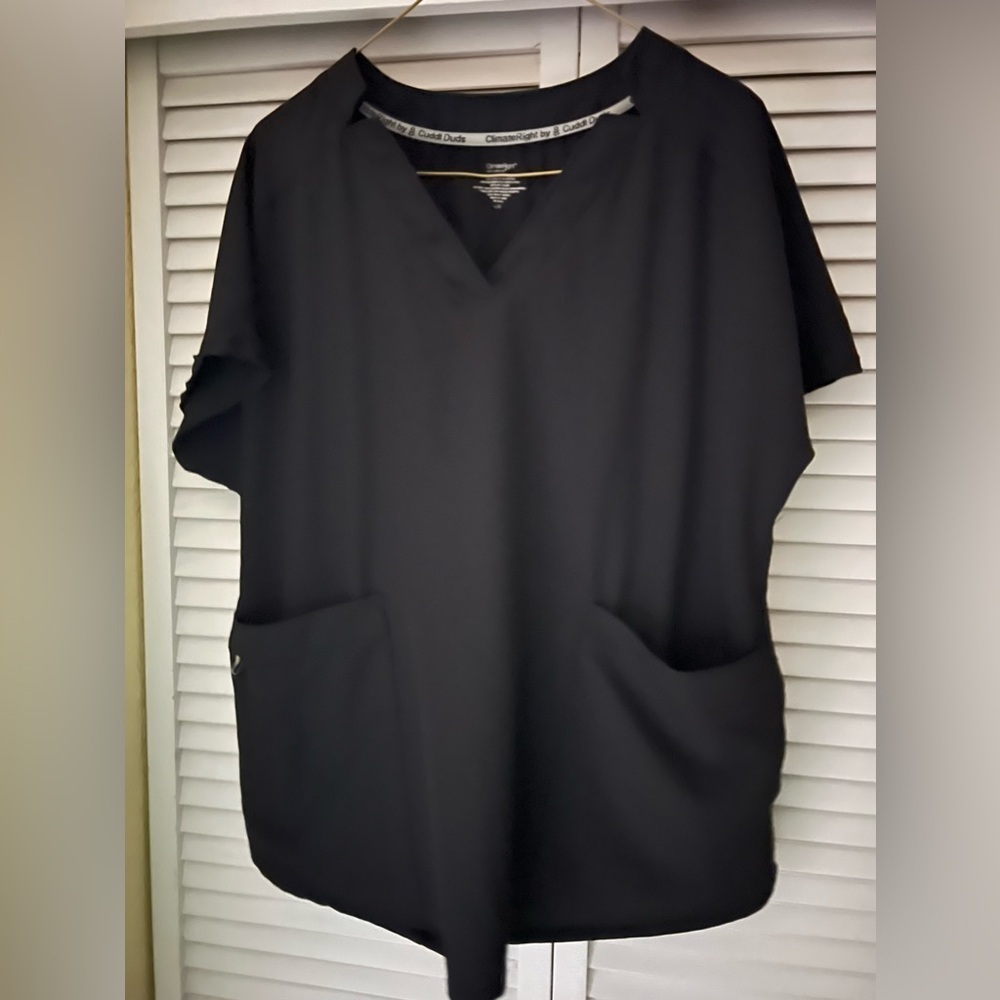 Climate Right by Cuddl Duds Black Scrub Top Sz L